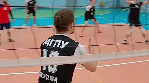 игра в волейбол от первого лица связующий
