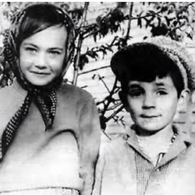 Лариса Гузеева с другом в детстве. 