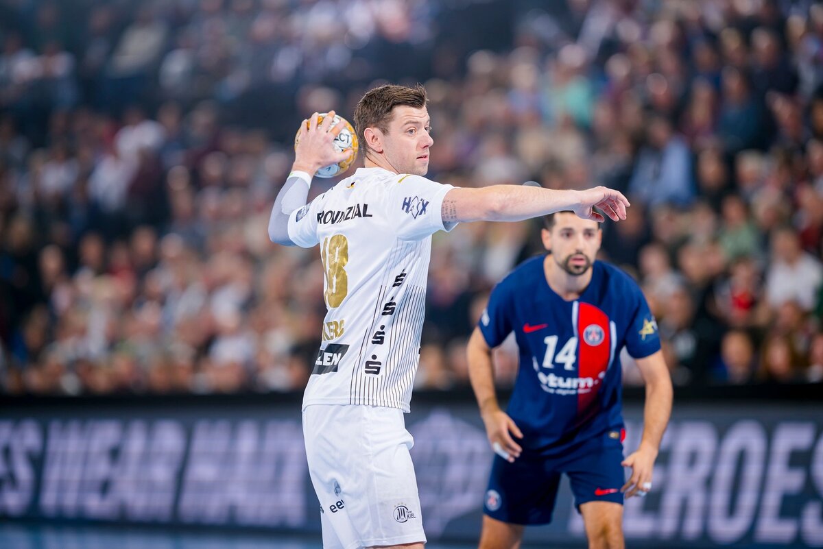 Никлас Экберг исполняет семиметровый