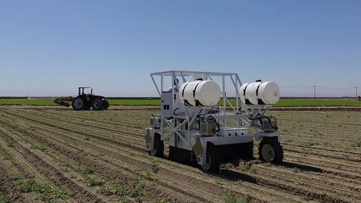 Фото: futurefarming.com Новая агромашина для борьбы с сорняками Jetty от Tensorfield