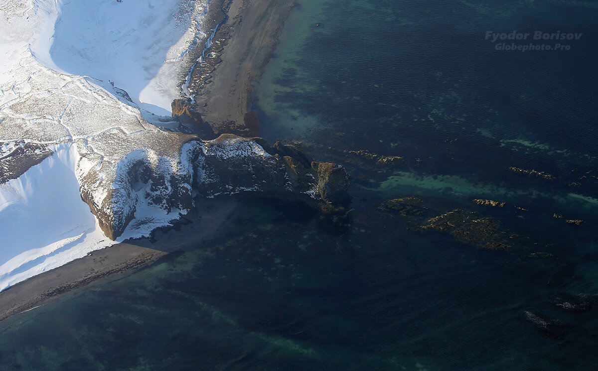 2. Берега острова так же скалисты, как и камчатские. 