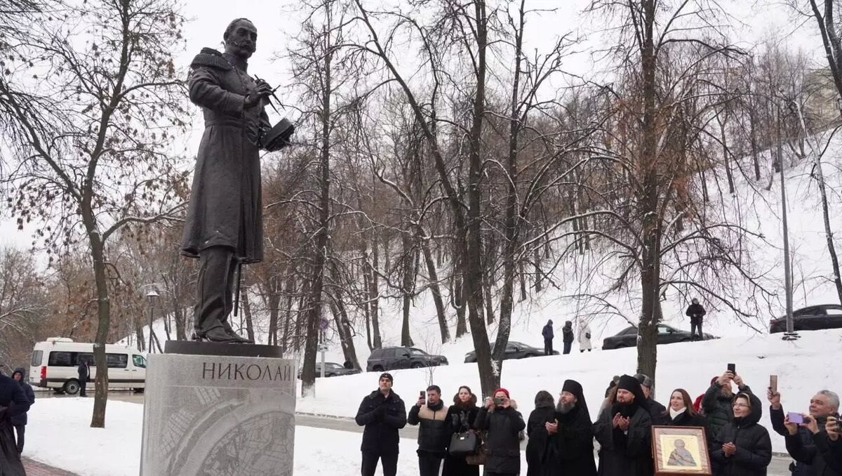     В Александровском саду в Нижнем Новгороде 3 декабря состоялось торжественное открытие памятника российскому императору Николаю I. Он изготавливался скульптором Ириной Макаровой.