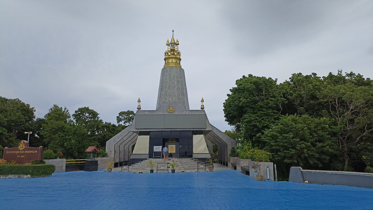 Старый маяк, а ныне музей. 