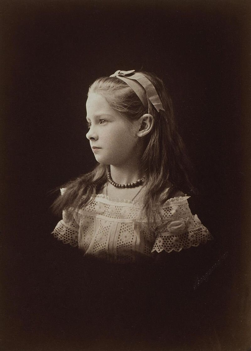 Юная Зиночка Юсупова