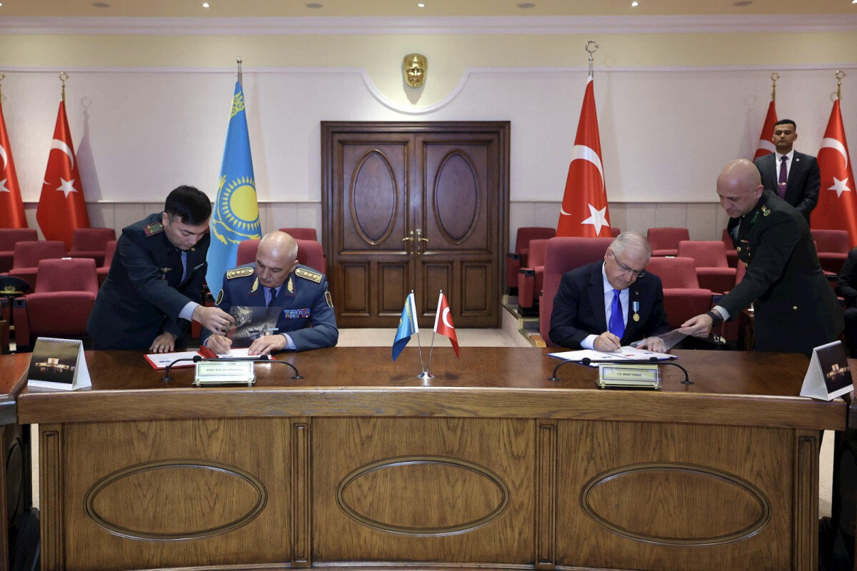 6 ноября 2023 г. министры обороны Турции (член НАТО) и Казахстана (член ОДКБ) в Анкаре подписали документ о военном союзничестве и сотрудничестве - «План реализации программы военного сотрудничества на 2024 год»