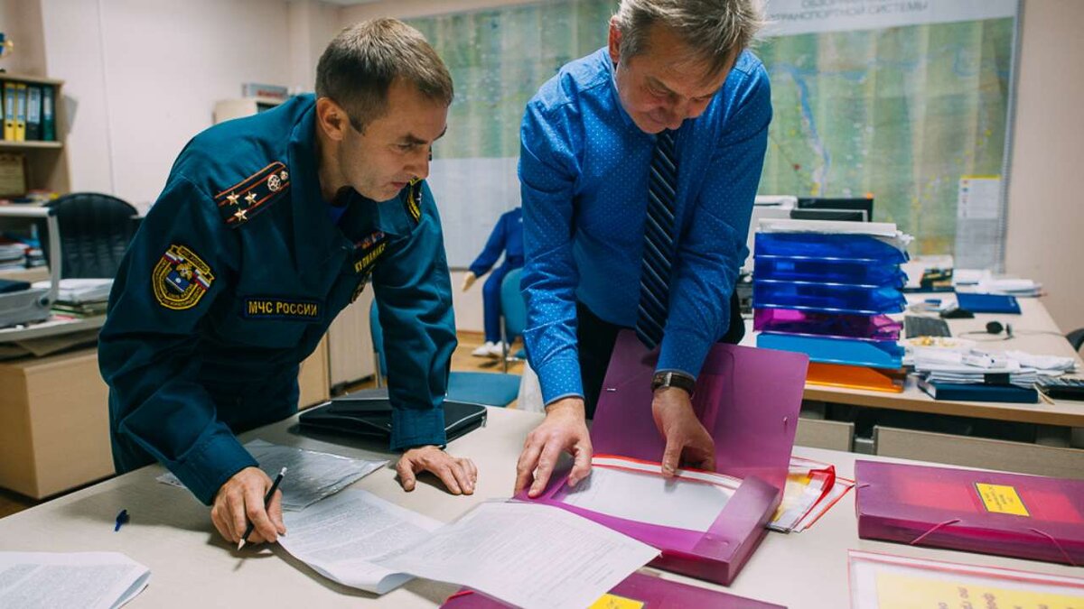 административно-техническая герб. мчс россии пожарный надзор. управление государственного технического надзора. контроль и надзор в области охраны окружающей среды. инспектор по пожарной безопасности.