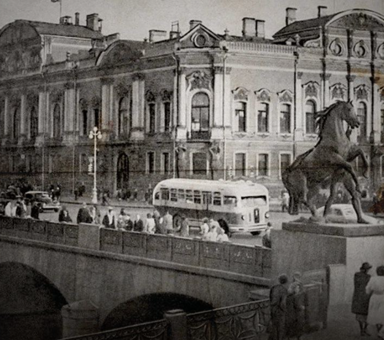 Аничков мост - история
