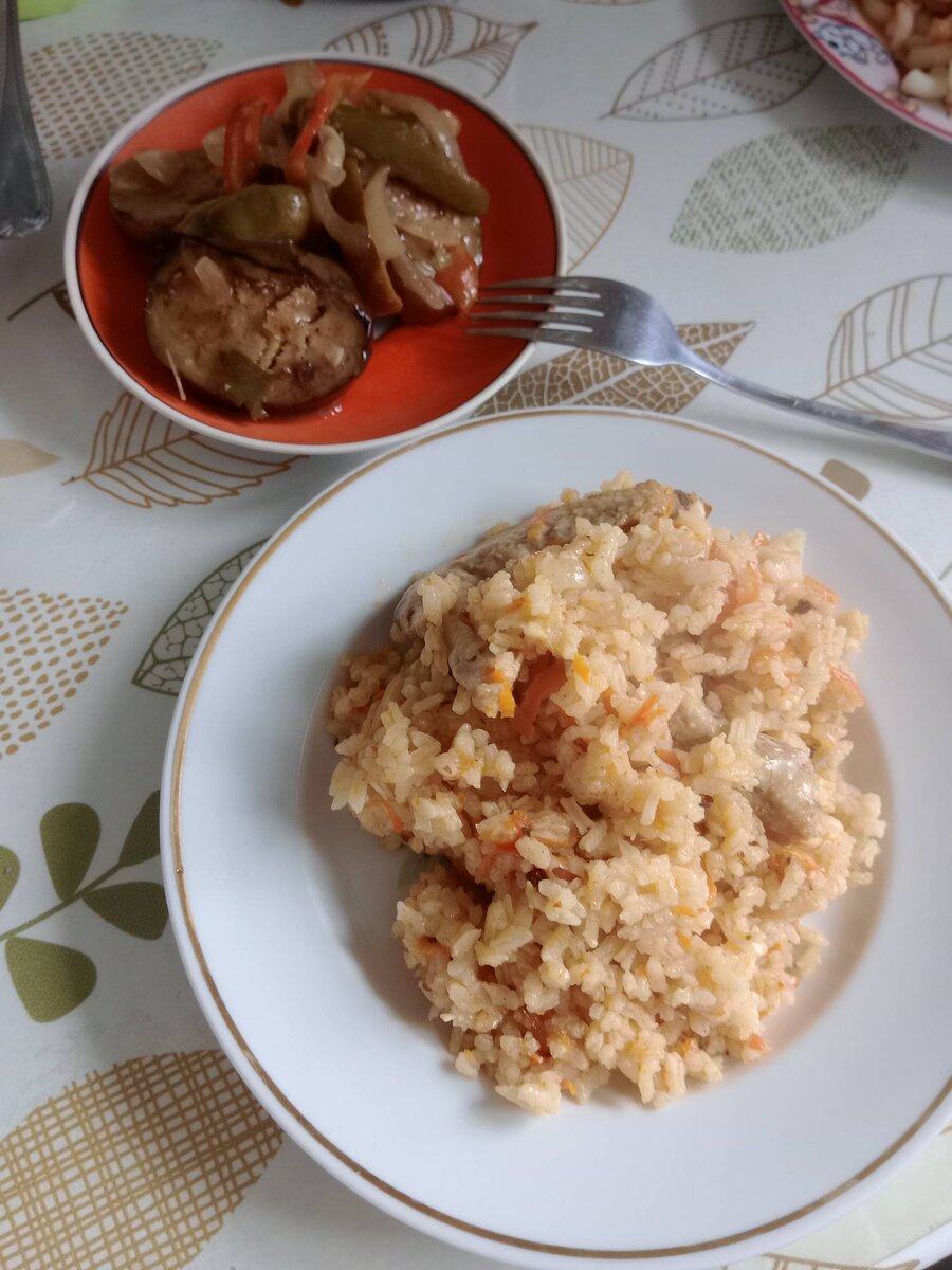 Мои дети больше всего любят плов из курицы. Как всегда очень простой, но не менее вкусный рецепт.