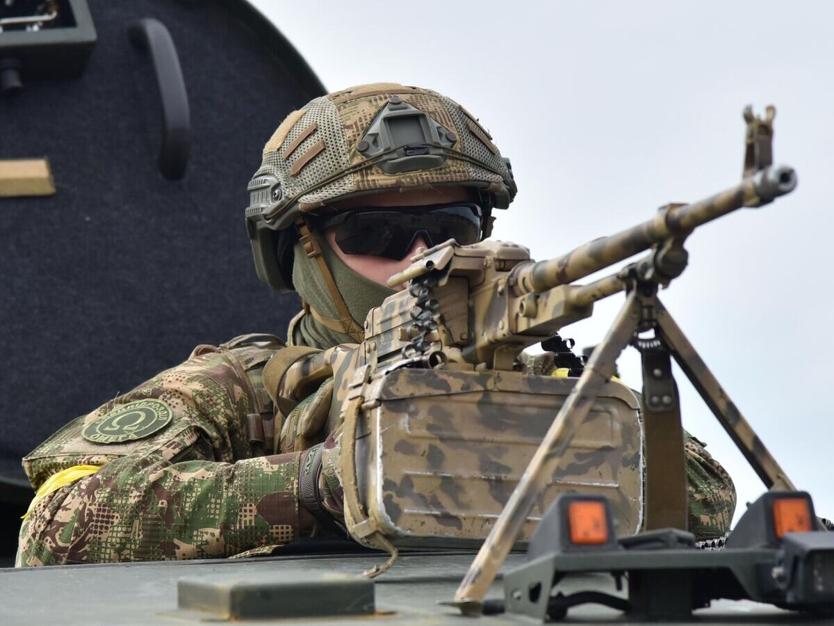    Военнослужащий Украины во время активной фазы совместных военных учений Украины и стран НАТО Rapid Trident© РИА Новости / Стрингер