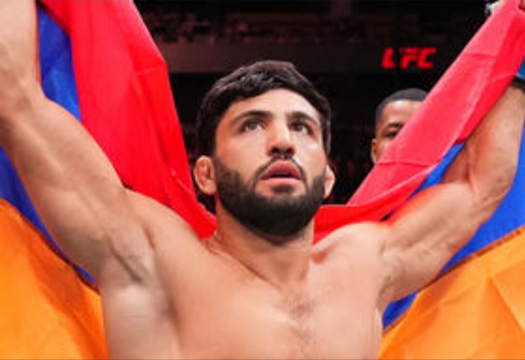  Знаковое событие произошло на турнире UFC в Остине.В главном событии вечера Арман Царукян за 64 секунды разобрался с четвёртым номером лёгкого дивизиона Бенэилом Дариушем и шокировал ММА сообщество.-2