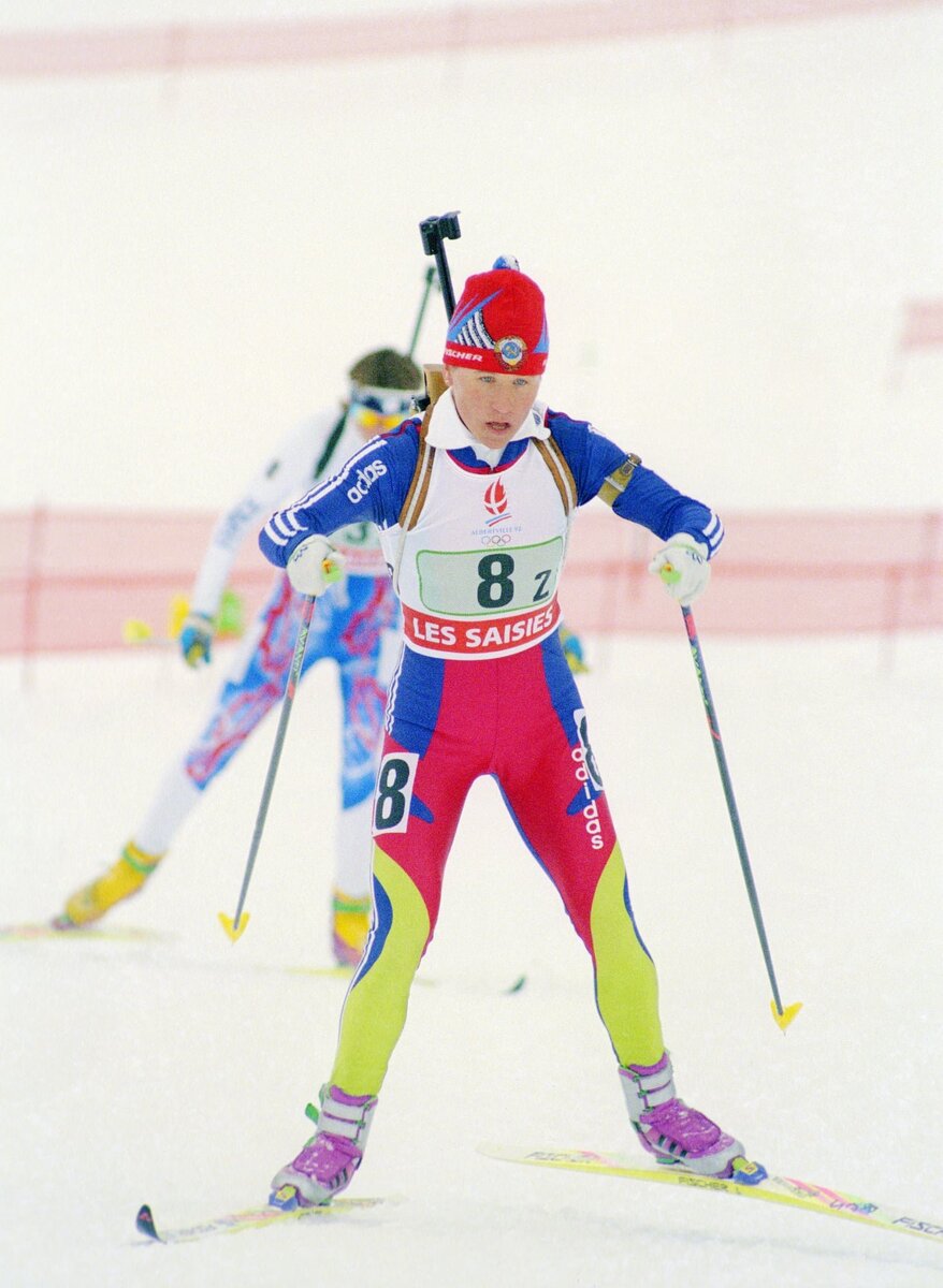 Это Анфиса Резцова - великолепная лыжница и первая олимпийская чемпионка в биатлоне....Светлая память! 