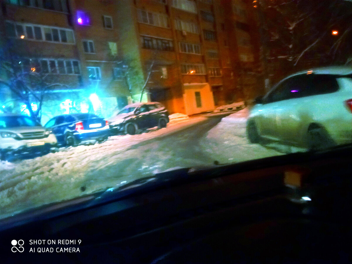 Только бы никому не приспичило сейчас переходить дорогу! Уклон минимальный, но тронуться с места не получится точно