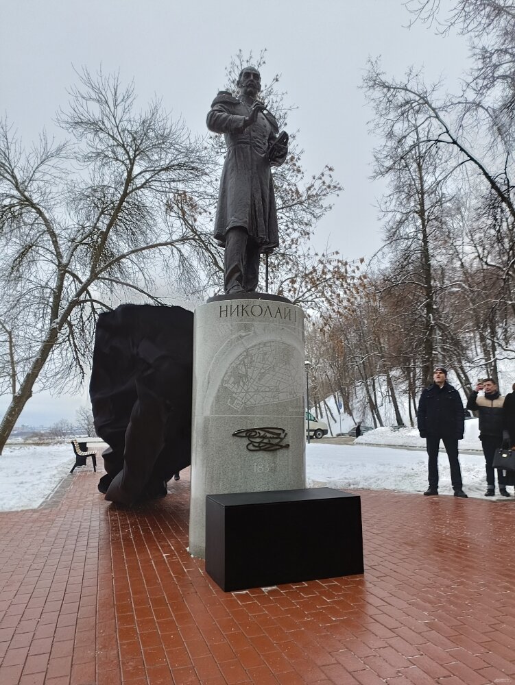    Высота памятника российскому императору составляет 4,5 м. Фото: "АиФ-Нижний Новгород"/ Анна Сингосина