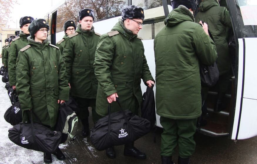    Депутат объяснил сколько нужно служить срочникам