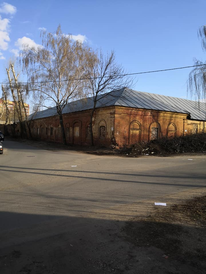 Затерянная часть Адмиралтейской слободы - остатки воинских частей еще дореволюционной поры, частично действующие и сейчас