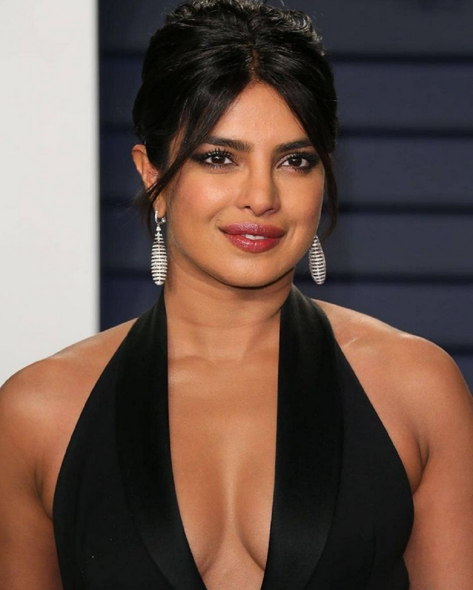 Приянка Чопра. Фото с https://i.pinimg.com/736x/29/e6/96/29e696a57b5938c41eb5a0a131e4cfda.jpg