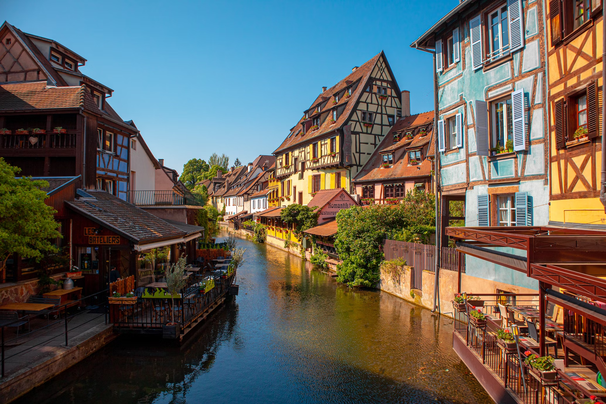 Маленькая Франция — это малоэтажные фахверковые домики, мостики через реку Иль и узкие улицы
