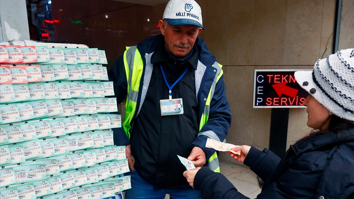 продавец лотерейных билетов в Турции