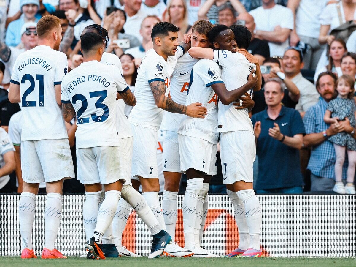    Футболисты "Тоттенхэм Хотспур" в матче АПЛ© пресс-служба клуба "Тоттенхэм Хотспур"