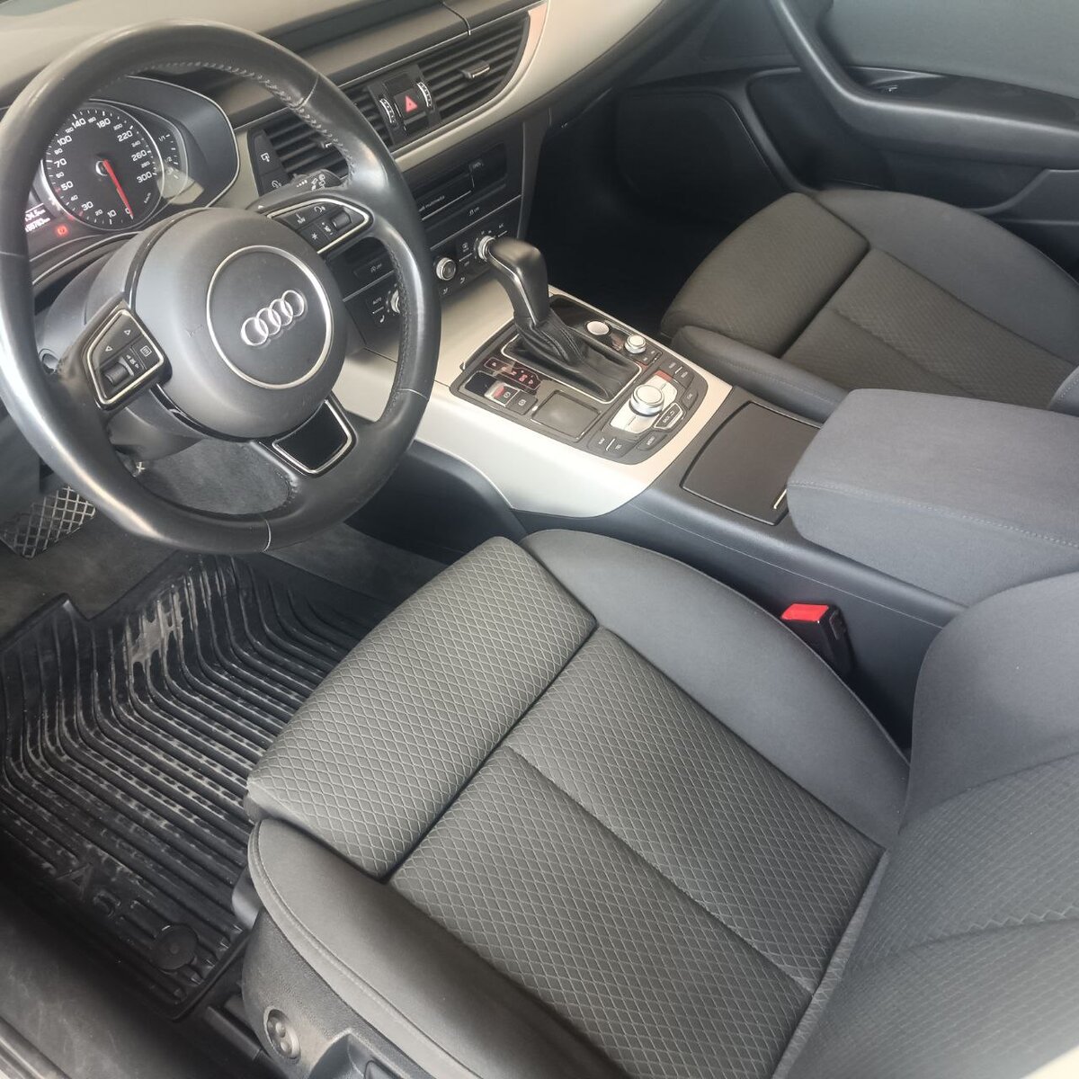 Audi A6 S-Line 2.0 TDI 190 CV 2016 года. Салон "тряпка" ! Как так ??? Стоит тачка почти 19000 евро !!!