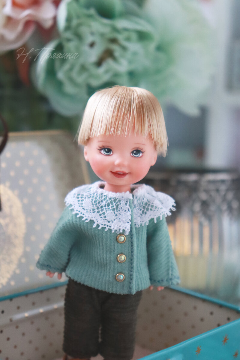 Всем привет.Сегодня хочу показать вам новый ООАК 11-см Томми от Mattel. Скажу честно, разы, когда я делала кукол - мальчиков можно по пальцам пересчитать. А этого малыша мне захотелось сделать.-5