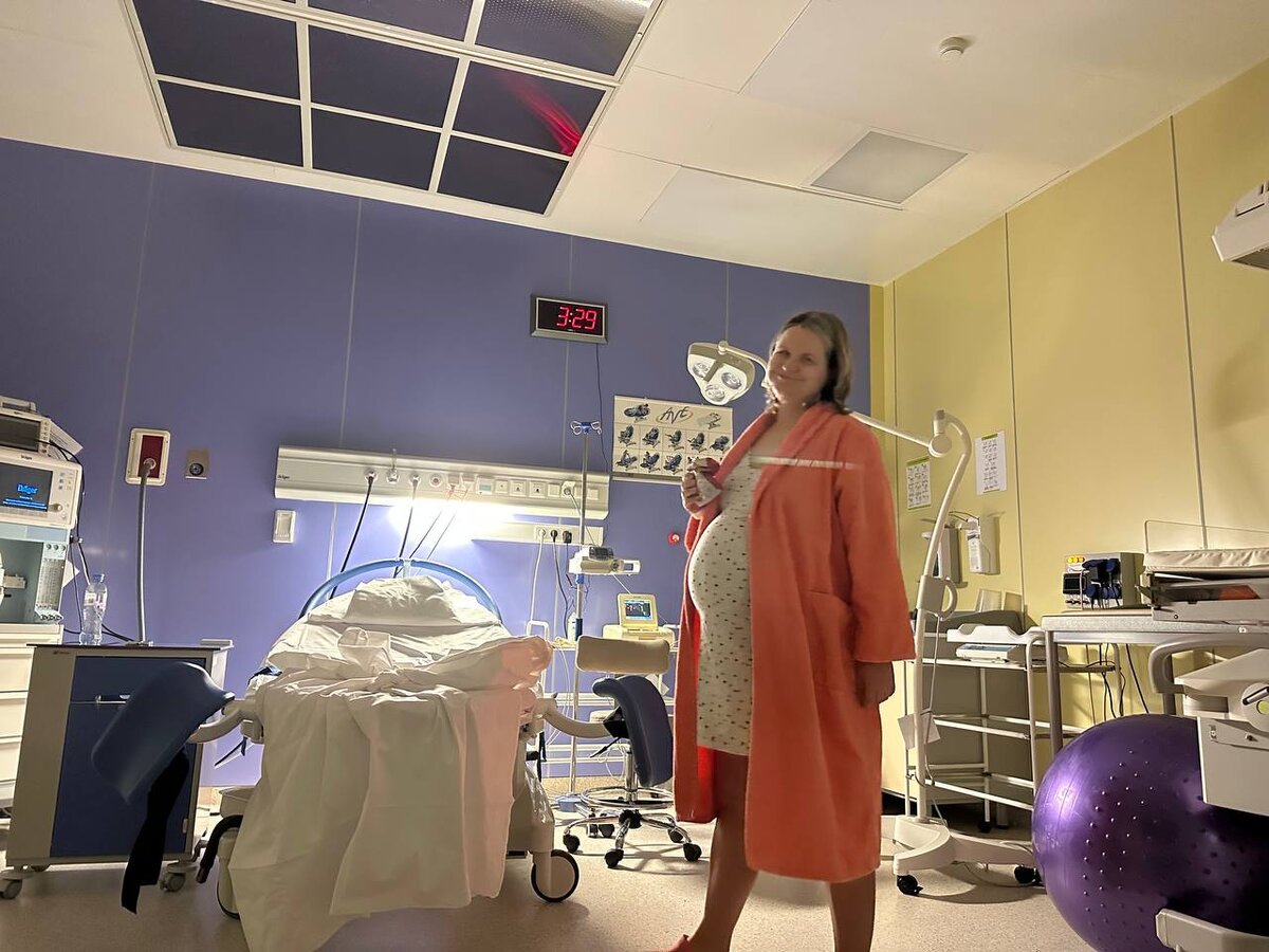 Расхаживаю по родбоксу, за час до рождения Николаши 