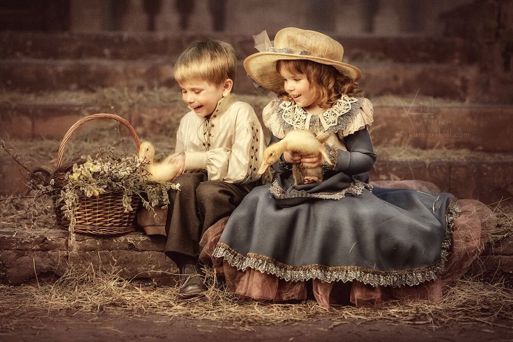 Винтажный человек. Карина киль фотограф. Фотохудожник Карина киль. Винтажная фотосессия для детей. Фотосессия детская в старинном стиле.