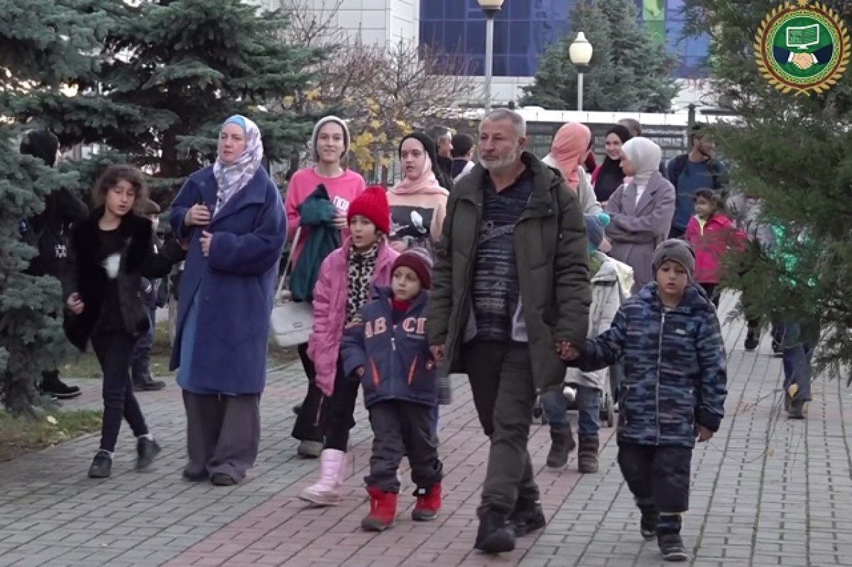    Глава миннаца Чечни пожурил палестинцев и призвал их к чистоте и порядку