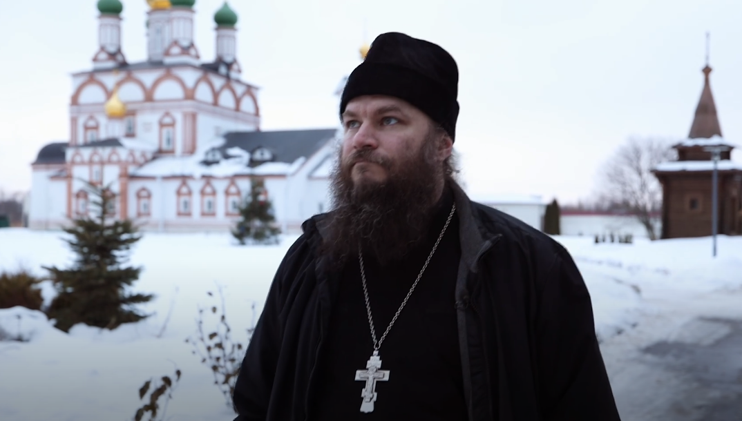 Джозеф Глисон принял православие и работает священником в России 