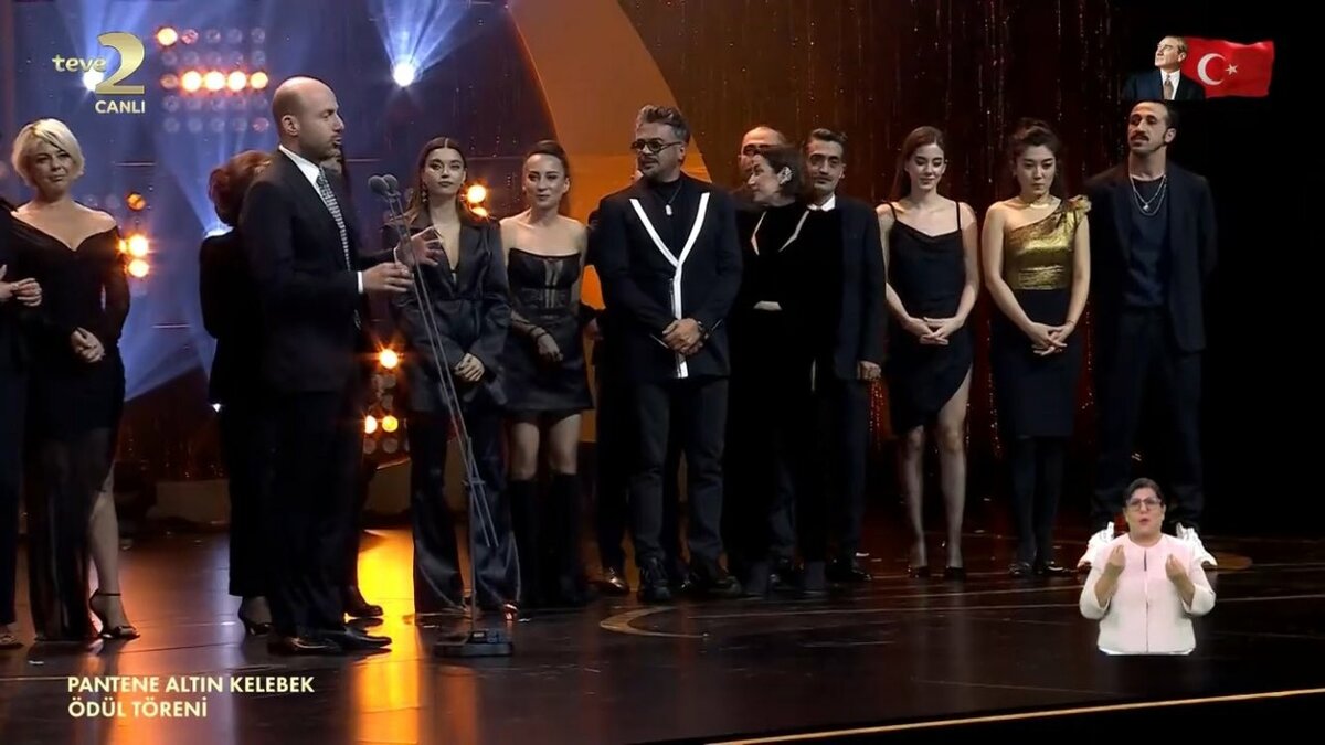 Кадр с трансляции премии "Золотая бабочка". Картинка из Интернета.