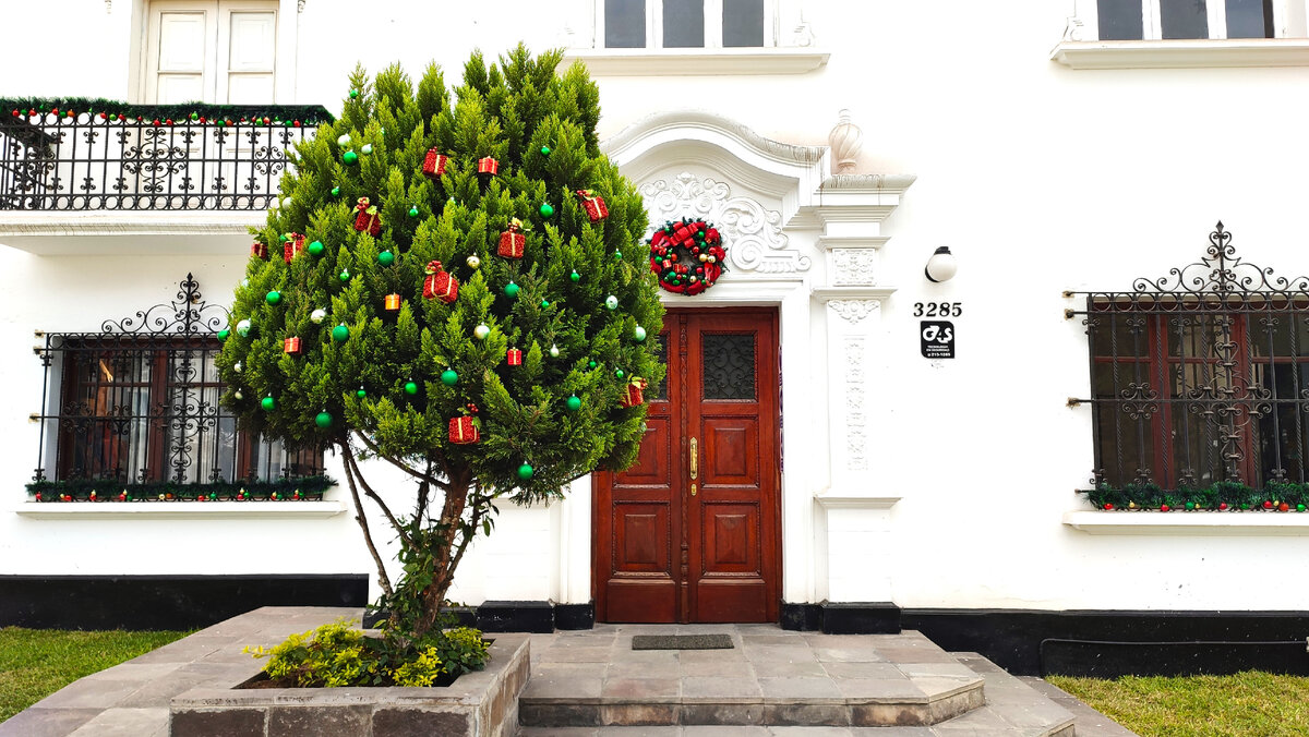 Предрождественская Лима. Перу, декабрь 2023