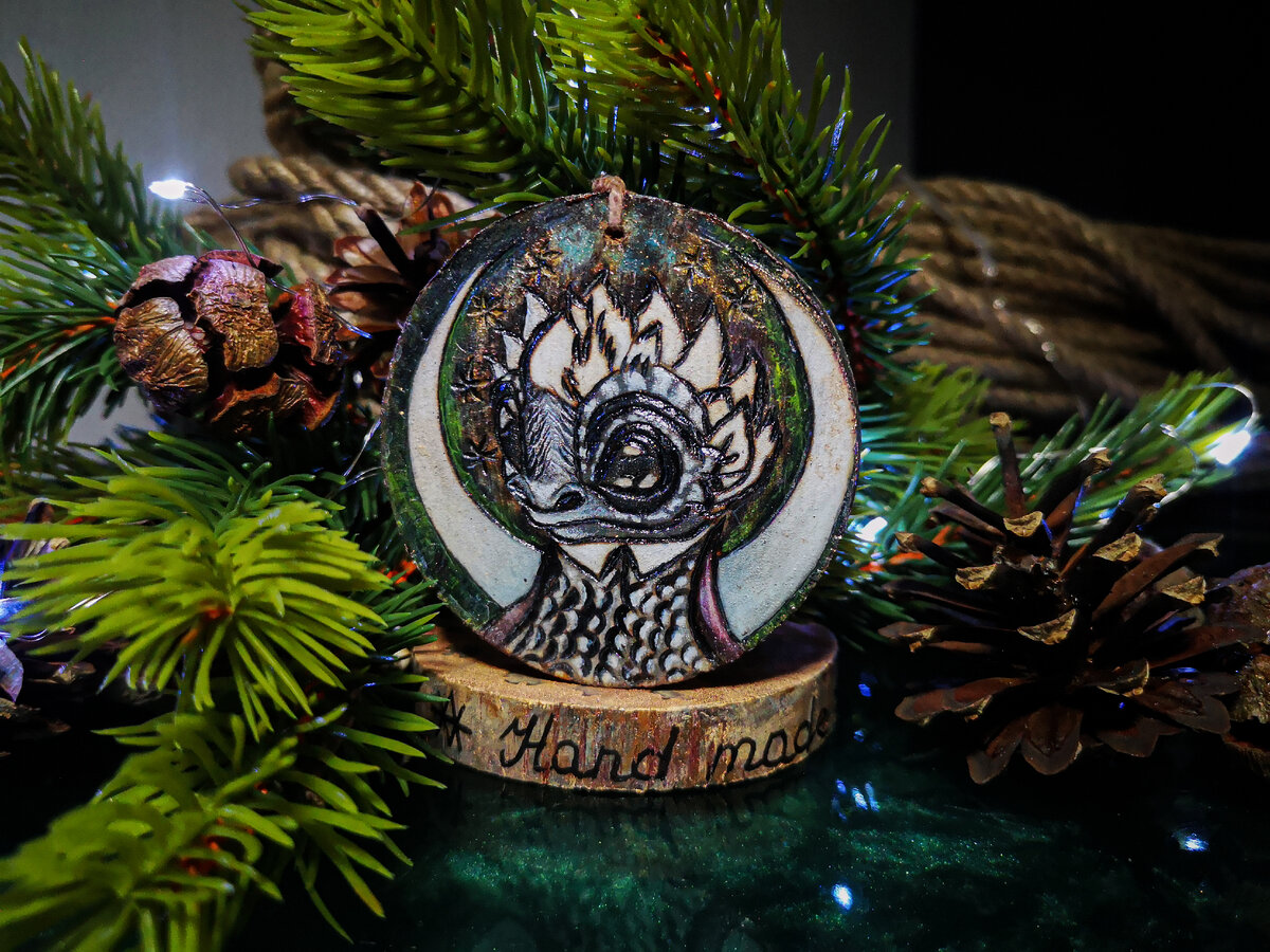 Статью можно найти на странице "Новогодние игрушки из деревянных заготовок для творчества"