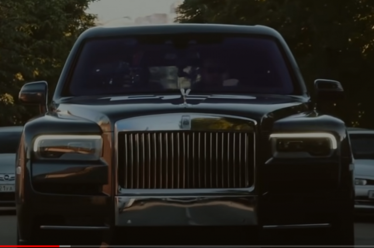    В Новосибирске за 100 миллионов продали флагманский внедорожник Rolls-Royce