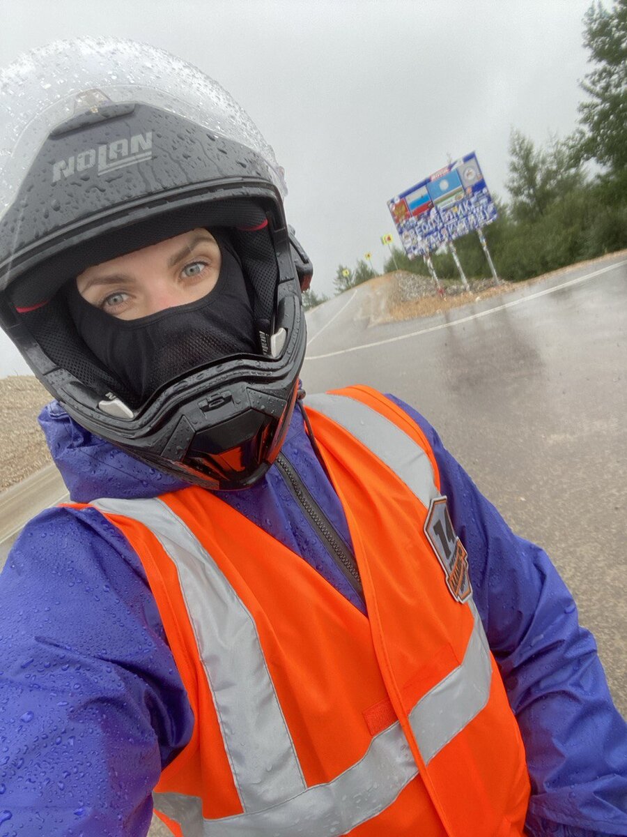 Красивой стелы, что сейчас еще не было.