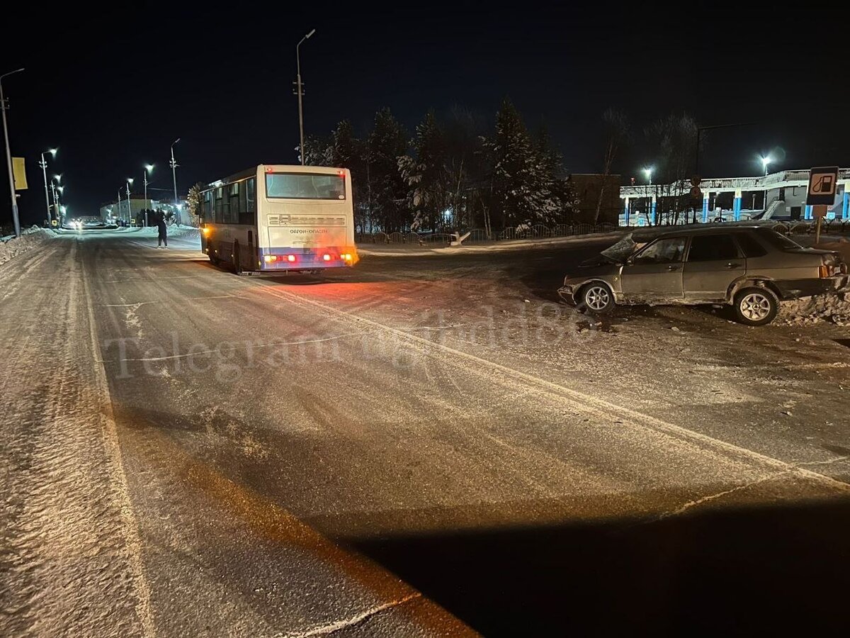    В Сургутском районе водитель без прав устроил аварию с пострадавшими