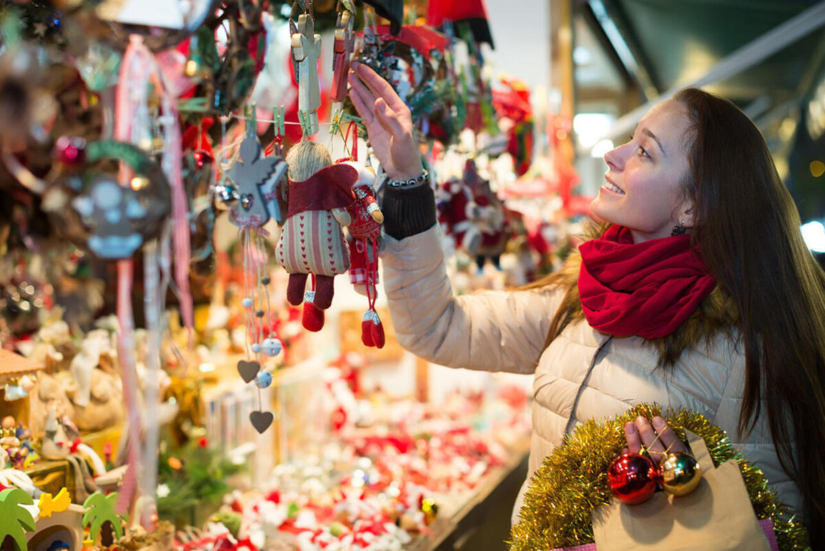    В ожидании чуда: покупаем елку, гирлянды и украшения к Новому году 123RF/legion-media.ru