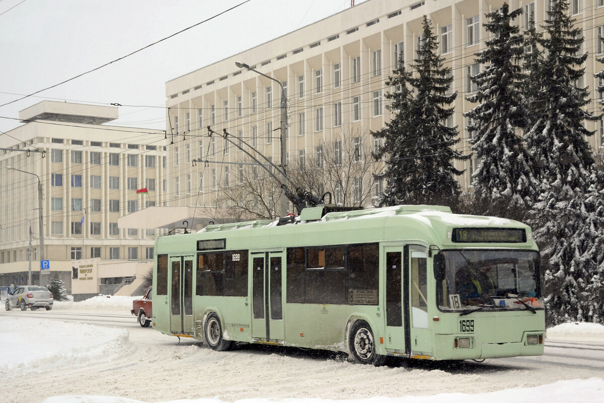 Троллейбусы города гомеля. Троллейбус БКМ 201 Гомель. Троллейбус БКМ 321 Гомель. Троллейбус Гомель 1653. Гомельский троллейбус АКСМ 321.