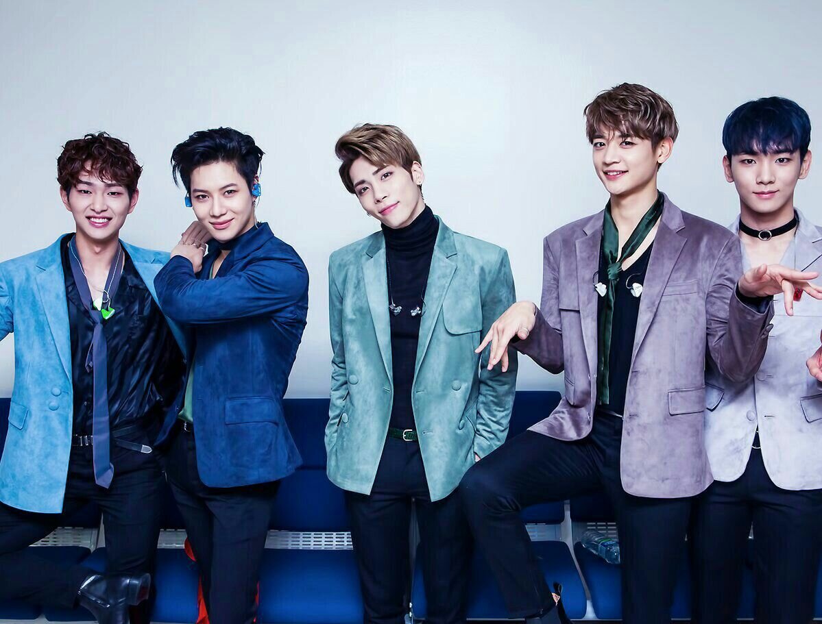 Корейские группы имена. Группа SHINEE. Шайн группа корейская. K Pop группа шайни. Кпоп группа Шайн
