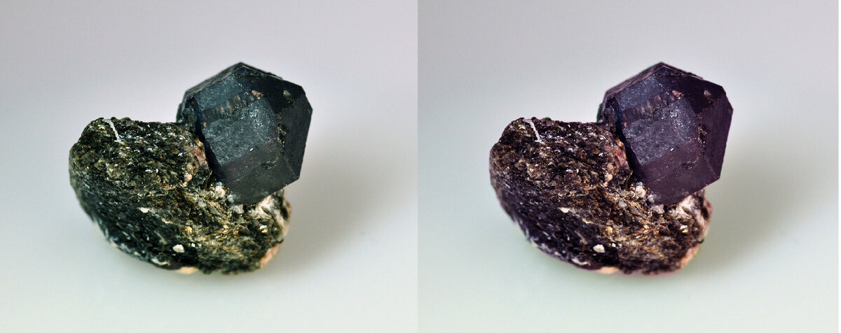 Кристалл Уральского александрита в разном освещении.