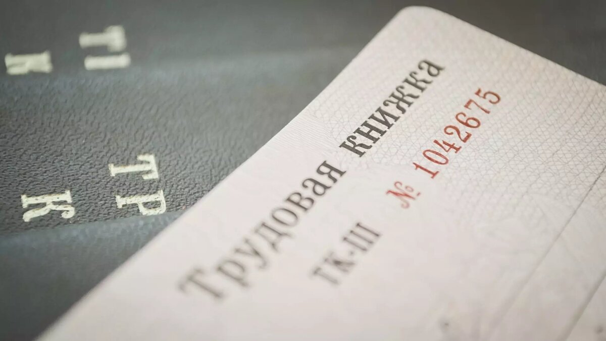     Число вакансий в отрасли «Стратегия, инвестиции, консалтинг» за год увеличилось на 157%. Также за последний год существенно возрос спрос на сотрудников сферы «Управление персоналом, тренинги» — на 83%.