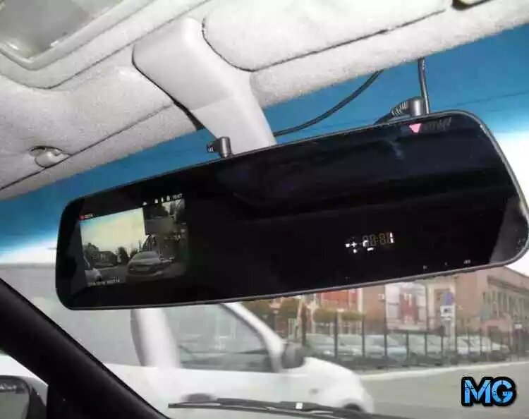 Рейтинг продолжает комбо регистратор с радар детектором и GPS-модулем. Он ставится поверх зеркала заднего вида, с чем помогают справиться комплектные крепления. Картинка выводится на 4,3-дюймовый экран со светоотражающим покрытием, а значит в выключенном состоянии он заменяет собой зеркало заднего вида. Чип Artway MD-161 поддерживает запись видео в FullHD-разрешении при 25 к/с. Изображение захватывается даже с соседних полос благодаря углу обзора в 140 градусов. Циклическая запись сохраняет ролики длительностью 1, 2, 3 или 5 минут на флэшку с объемом до 32 Гб.