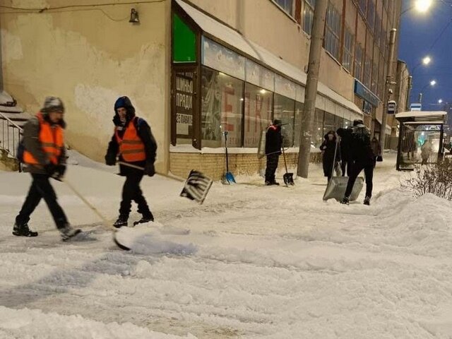    Ивановские коммунальщики ведут борьбу со снегопадом