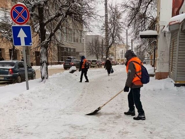    Ивановские коммунальщики ведут борьбу со снегопадом