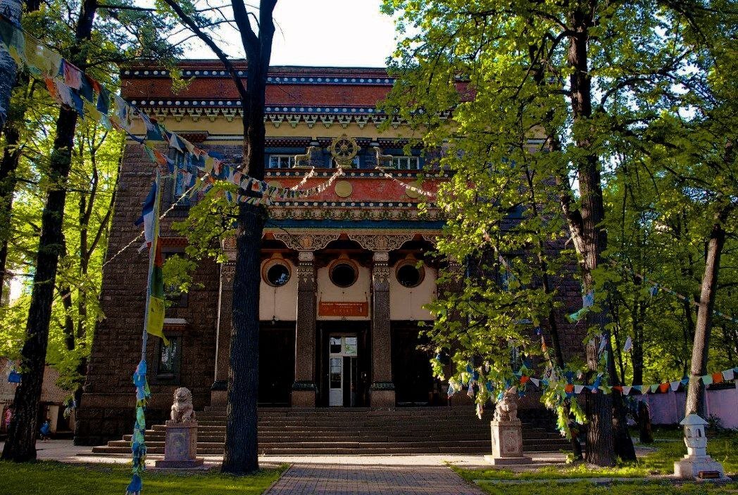 Львы - охрана храма
