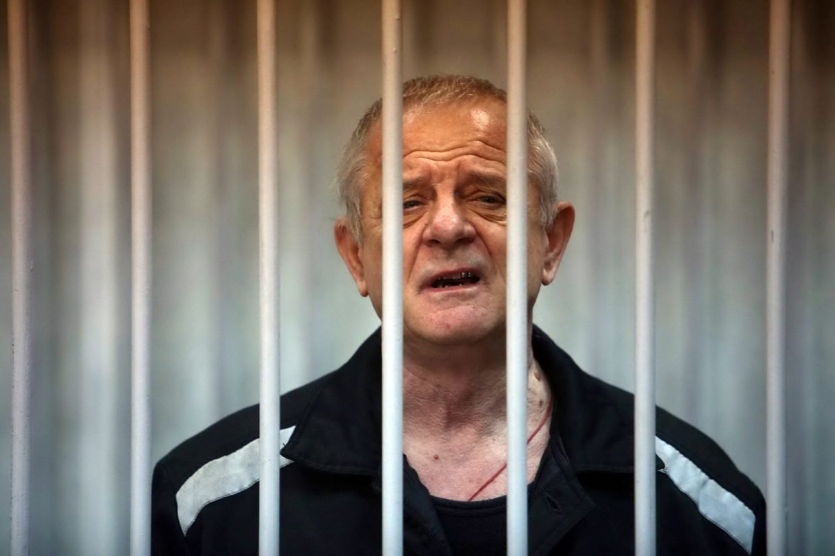 Дедушку осудили. Парня. Тюрьма для пожизненно заключенных. Задушила. Вышел из тюрьмы.