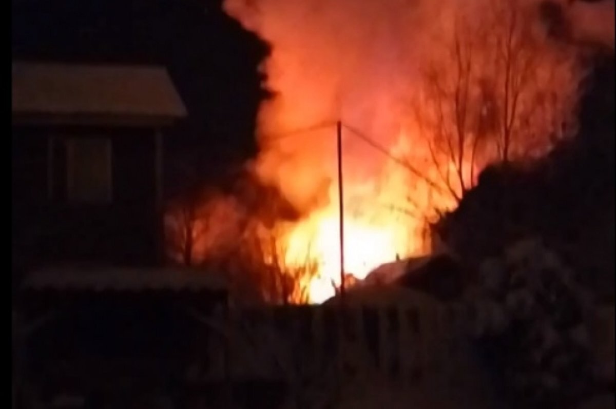    В СНТ под Тверью сгорели баня и хозпостройка, а также был повреждён гараж