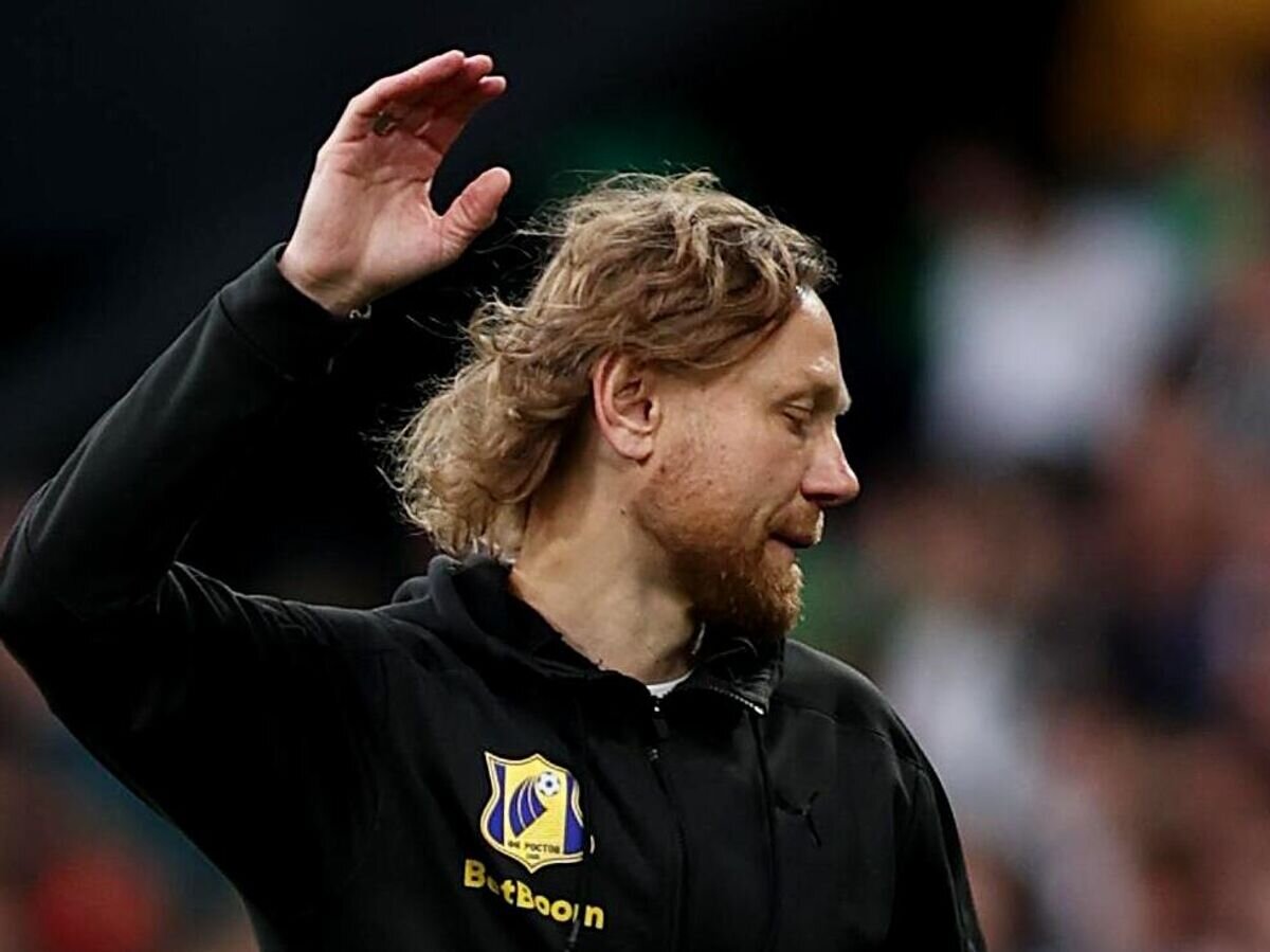    Главный тренер "Ростова" Валерий Карпин в матче 28-го тура чемпионата России по футболу среди клубов Премьер-лиги между ФК "Краснодар" (Краснодар) и ФК "Ростов" (Ростов).© РИА Новости / Виталий Тимкив