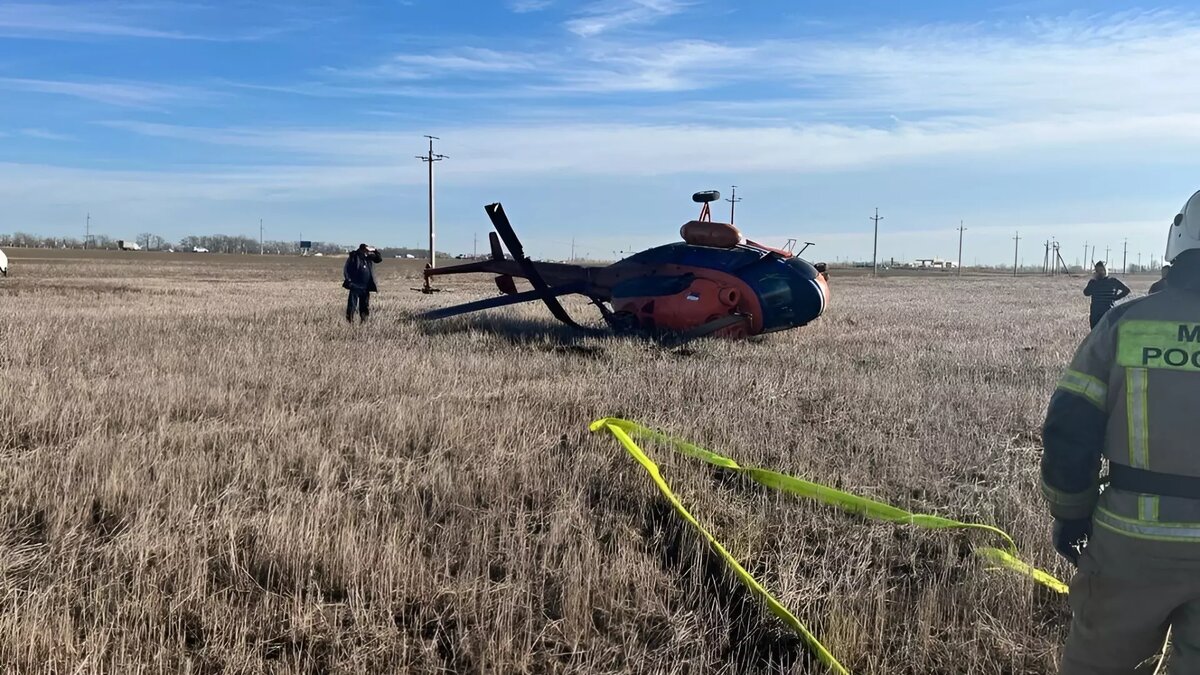     В Ставропольском крае вертолет Ми-2 получил значительные повреждения во время жесткого приземления, сообщает Telegram-канал «112».