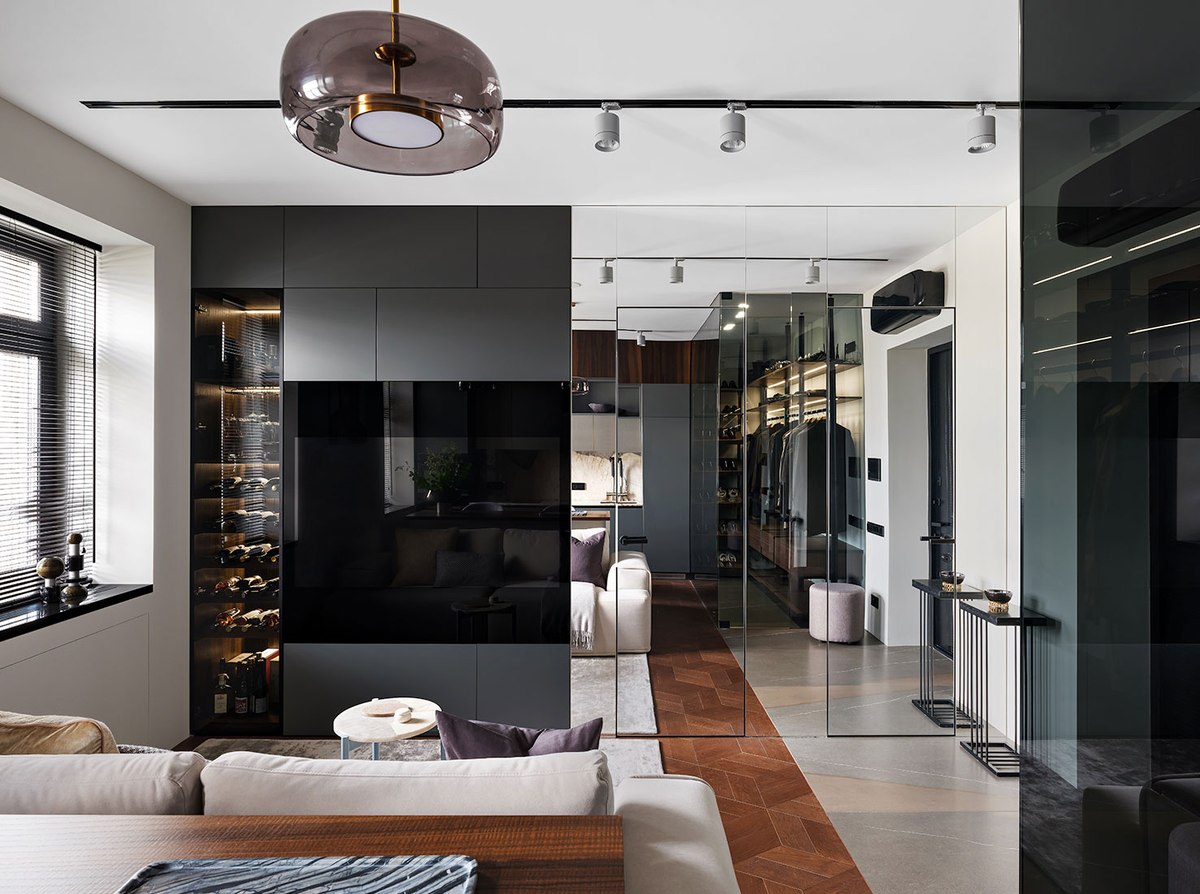 Темный интерьер в современном стиле. Гостиная в темных тонах. Гостиная в темных тонах. Гостиная с черным потолком. Гостиная в темных тонах.