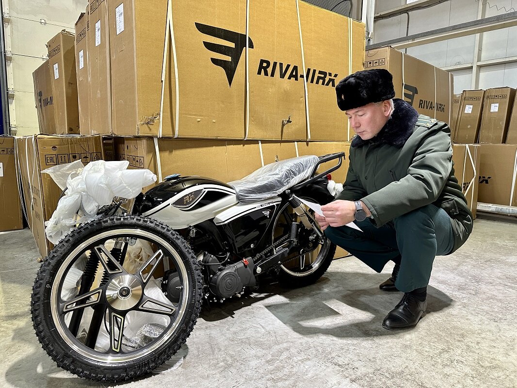 В Екатеринбург доставили 12,5 тонны китайских автомобилей.  Фото: Пресс-служба Уральского таможенного управления